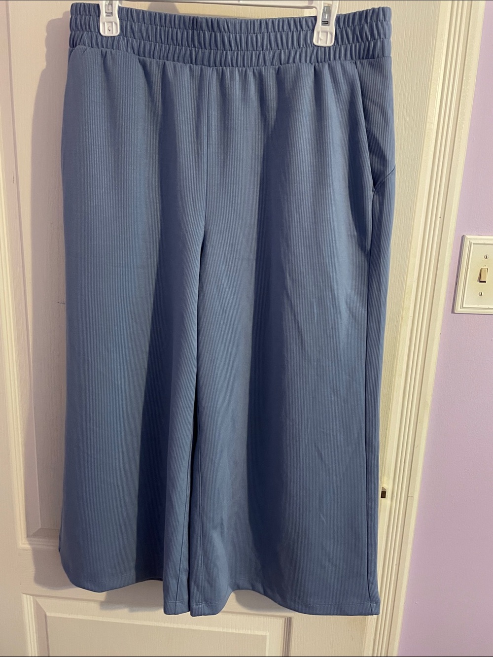 Danskin Wide Leg Cropped Pants in Dusty Blue - Size Large